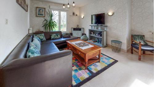 Gorgeous Apartment In Concarneau - Photo 3