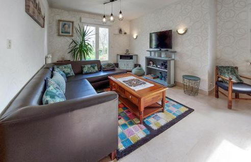 Gorgeous Apartment In Concarneau - Photo 3