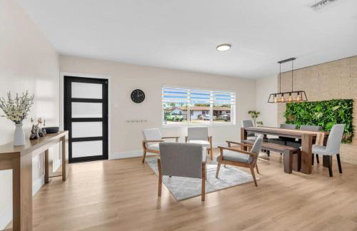 Tropical Park Oasis Peaceful Miami Family Home - Photo 10