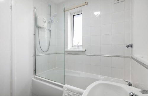 CONTRACTORS, Central MK, Free off street Parking, close to amenities, Managed by Chique Properties Ltd - Foto 6