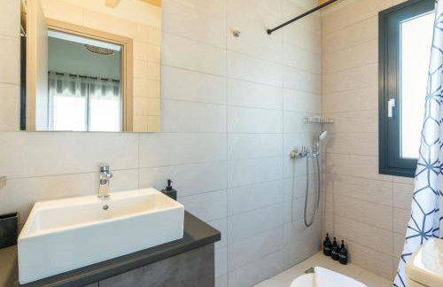 Elegant House with Private Pool - Foto 32