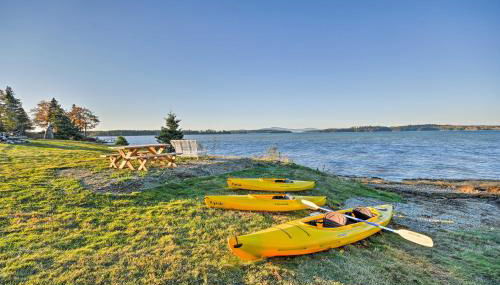 Luxurious Oceanfront Flanders Bay Home with Kayaks! - Foto 2
