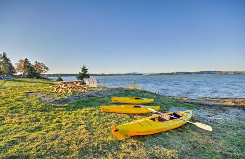 Luxurious Oceanfront Flanders Bay Home with Kayaks! - Foto 2