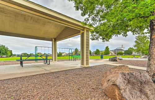 Bellemont Family Home with Hot Tub and Playground Set - Foto 32