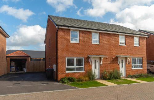 Modern Spacious 3 Bedroom House in Canterbury with En Suite and Free Parking Perfect for Contractors & Families - Photo 41