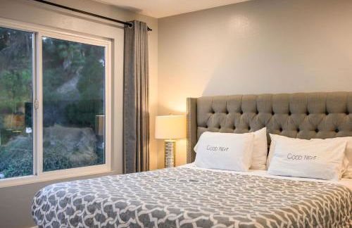 Serene Hilltop Oasis Above the City w Private Pool - Foto 56