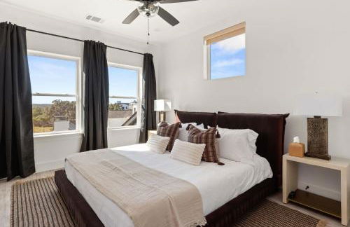 Designer Home with Hot Tub BBQ & Hill Views - Foto 31