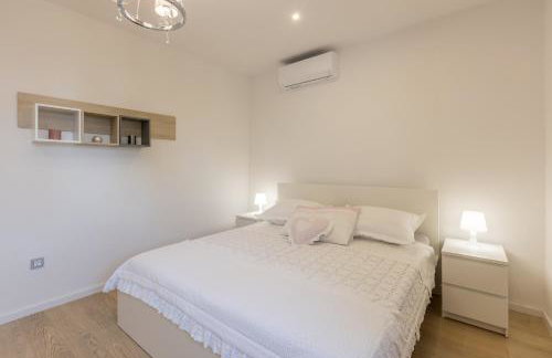 Villa KaTess with heated pool - Photo 25