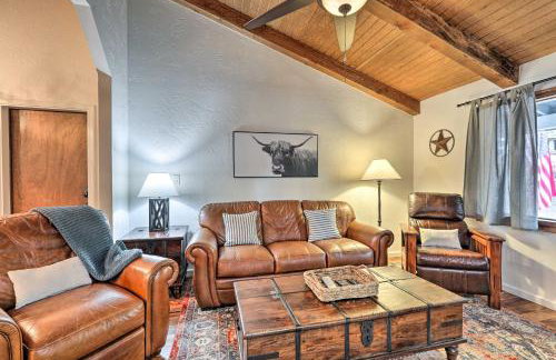 Hot Tub and Patio Pet-Friendly Cabin in Munds Park! - Foto 4
