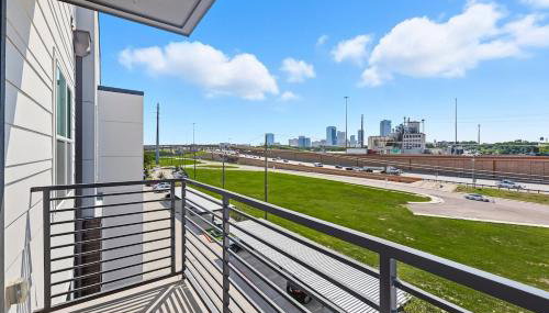 99 Modern 2B2B Near Stockyards, Resort Pool & Gym, 7M to Dickies Stadium, 15M to AT&T stadium - Foto 3