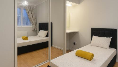 Modern 3 Bedroom Home, Free Parking, Garden, Sleeps 7 - Foto 5