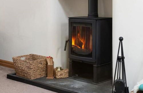 CRUCK BARN - Beautiful Renovated Barn within the Countryside - Photo 3