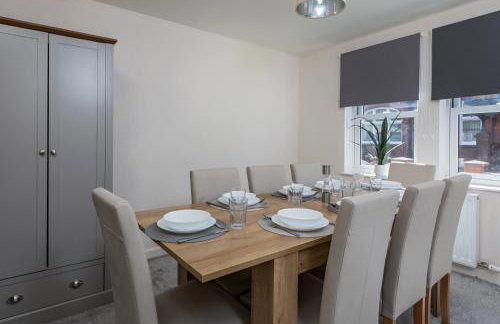 Spacious Luxurious Serviced Accommodation 6 - Photo 36