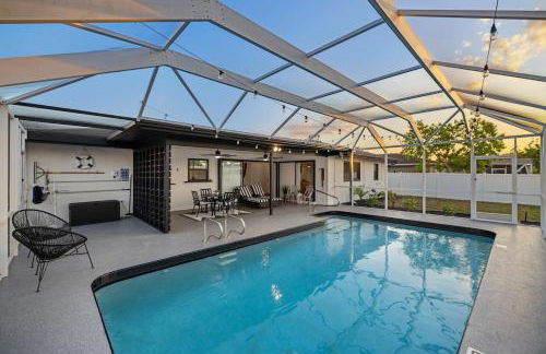 Stylish coastal retreat with Heated Saltwater pool - Foto 37