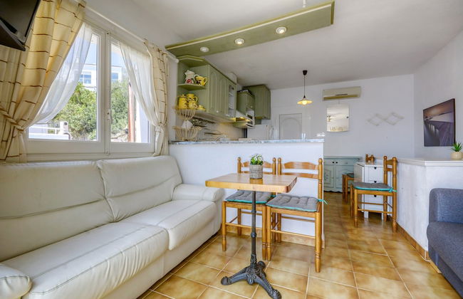 Apartment With Furnished Terrace - Photo 14