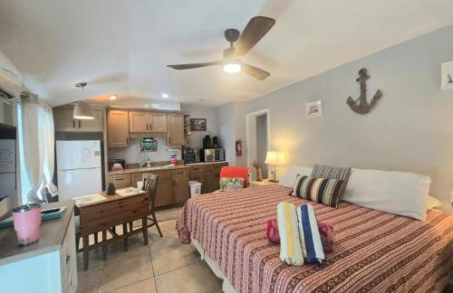 An Island Getaway at Palm Tree Villas - Photo 1