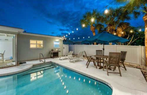 Siesta Key Waterfront Oasis - Heated Pool, Dock, Walk to Village & Beach - Photo 48