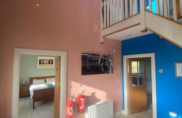 Sleeps 18 Double Decker Bus Hot Tub Sauna Cinema Pets - Foto 18