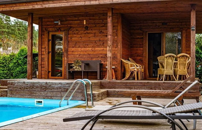 Luxurious Amber Villa With Private Pool and Garden Views - Photo 41