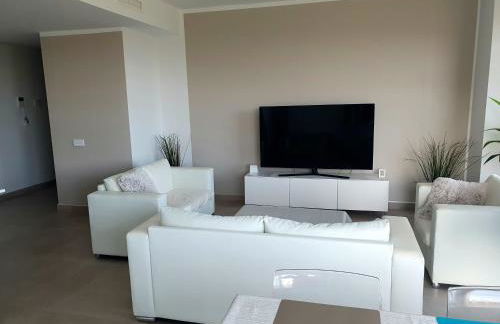 Luxury beachfront apartment with pool, sauna, fitness and gym in province Malaga, Andalusia - Photo 12