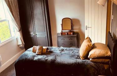 Spacious 5 Bedroom Home in Central Kidderminster with Private Parking and Electric Vehicle Facilities, Easy Access to Birmingham and Nearby Towns - Foto 42