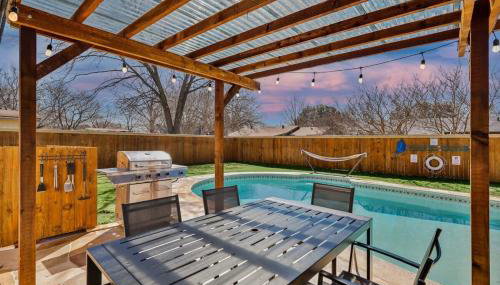 Luxury 4Bed 2Bath Hidden Gem w Backyard Oasis - Foto 2