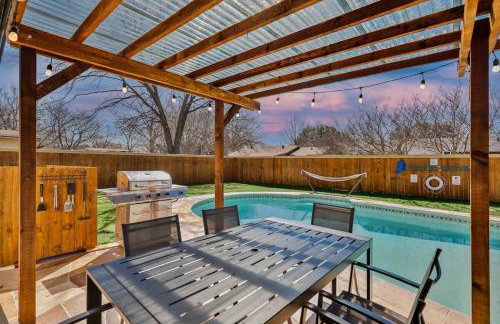 Luxury 4Bed 2Bath Hidden Gem w Backyard Oasis - Foto 2