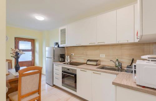 Modernes Apartment mit Panoramablick, Pool - inmitten von historischem Zentrum - Photo 20