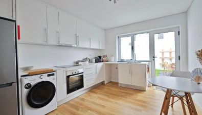 Ocean Breeze Apartment with a pleasant Patio - Photo 4