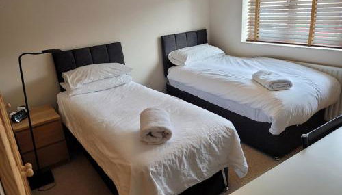 The Holbein Three bedroom home near tilgate park private parking and garden - Foto 5, towels