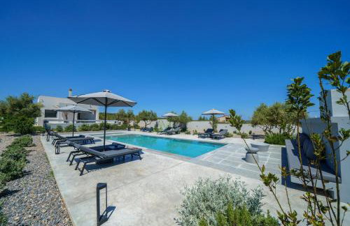 Nostra Terra Villa, 2-acre Secluded Nature Escape with Heated Pool, By ThinkVilla - Photo 12