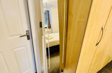 Luxury 5BR Stay With City Access - Photo 60