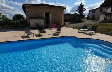 French Farmhouse Retreat with pool & superb views. - Foto 1