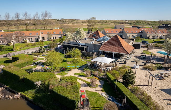 Restyled Bungalow With 2 Bathrooms, Near the Beach - Photo 30