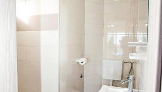 Adriatic Apartment - Photo 3, Shower