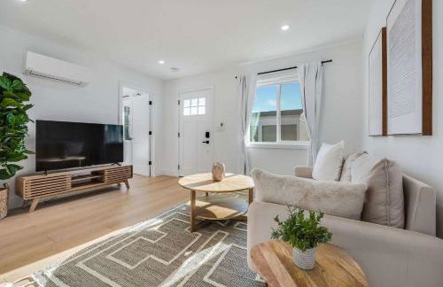 Brand New Apt w Parking Blocks from Downtown- E - Photo 10