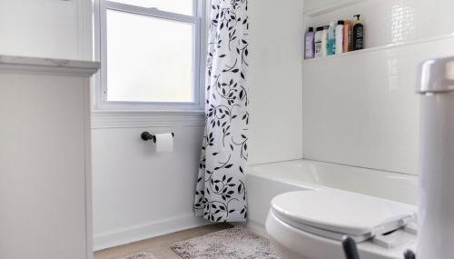 Euclid Near Lake Erie Cleveland king bed - Foto 4