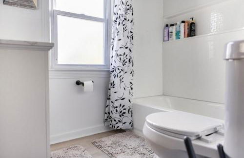 Euclid Near Lake Erie Cleveland king bed - Foto 4