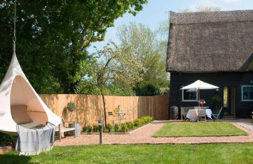 Deepwell Granary is a lovely thatched barn with attached meadow woodland - Foto 3