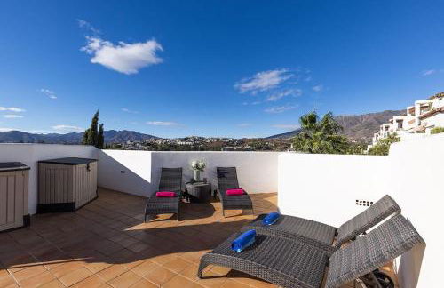 Stylish Penthouse Duplex at Matchroom Country Club - Photo 45