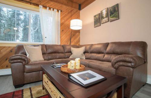 Fly Away Home with Aurora Views - Foto 9