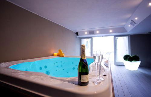 SALA COMACINA APARTMENT NO 1-SLEEPS 10 by Italian Apartments - Foto 19