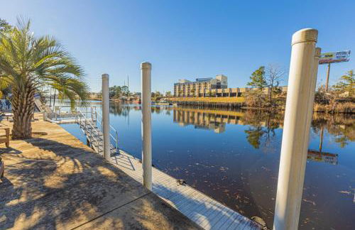 Paradise on Ocean Waterway Huge 5000 sq ft w Private Pool, Boat Dock, Grand Piano, Game Tables, BBQ, 1 acre Yard, Crib, Sleeps 34 - Photo 9