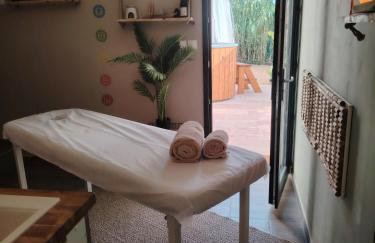 Suite romantique avec jacuzzi privatif - Photo 7