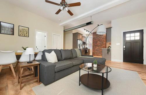 FREE Parking, Netflix in East Liberty By Parks and Uni - Foto 11