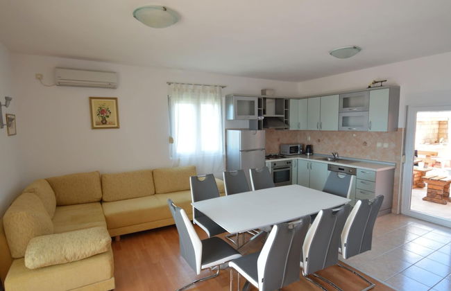 Capacious Holiday Home in Maslenica - Foto 18