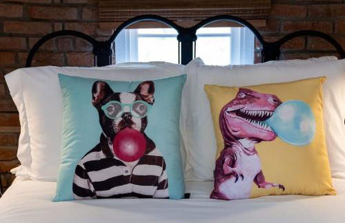 Historic Cottage Retreat-IG Cowboy Pool-Hot Tub - Photo 29