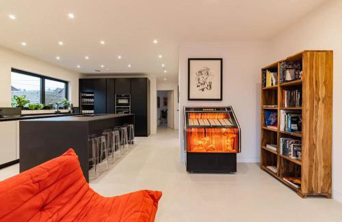 The Bowie is a David Bowie themed Smart House - Foto 55