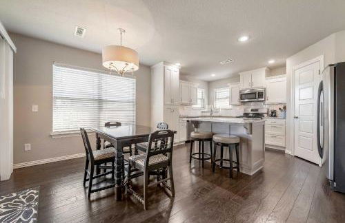 Near Hiking and Biking Convenient Home in Rogers! - Foto 7