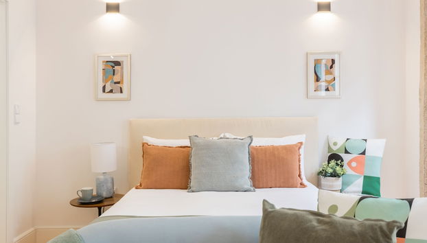 Sol Downtown Studio with Juliet Balcony - Foto 4, Habitación